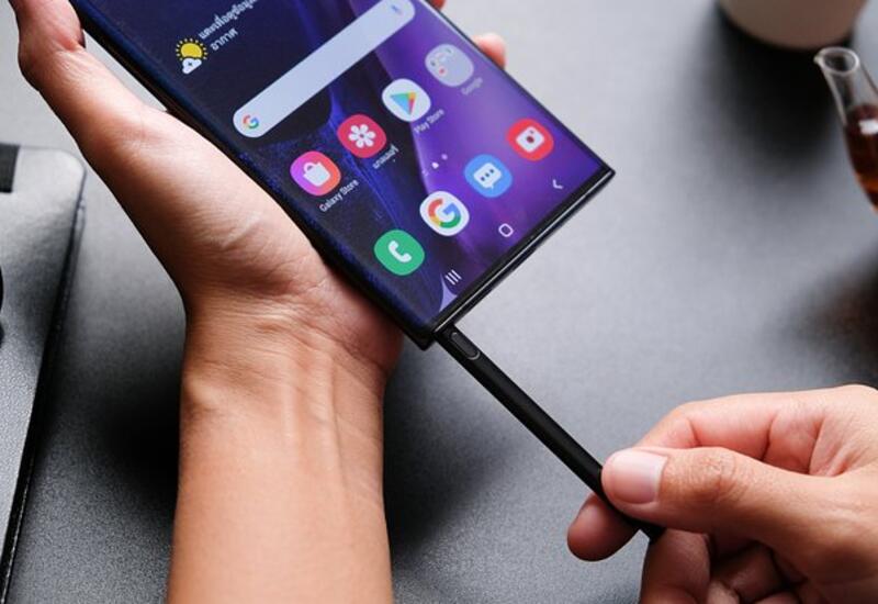Загадочный запах смартфонов Samsung объяснили
