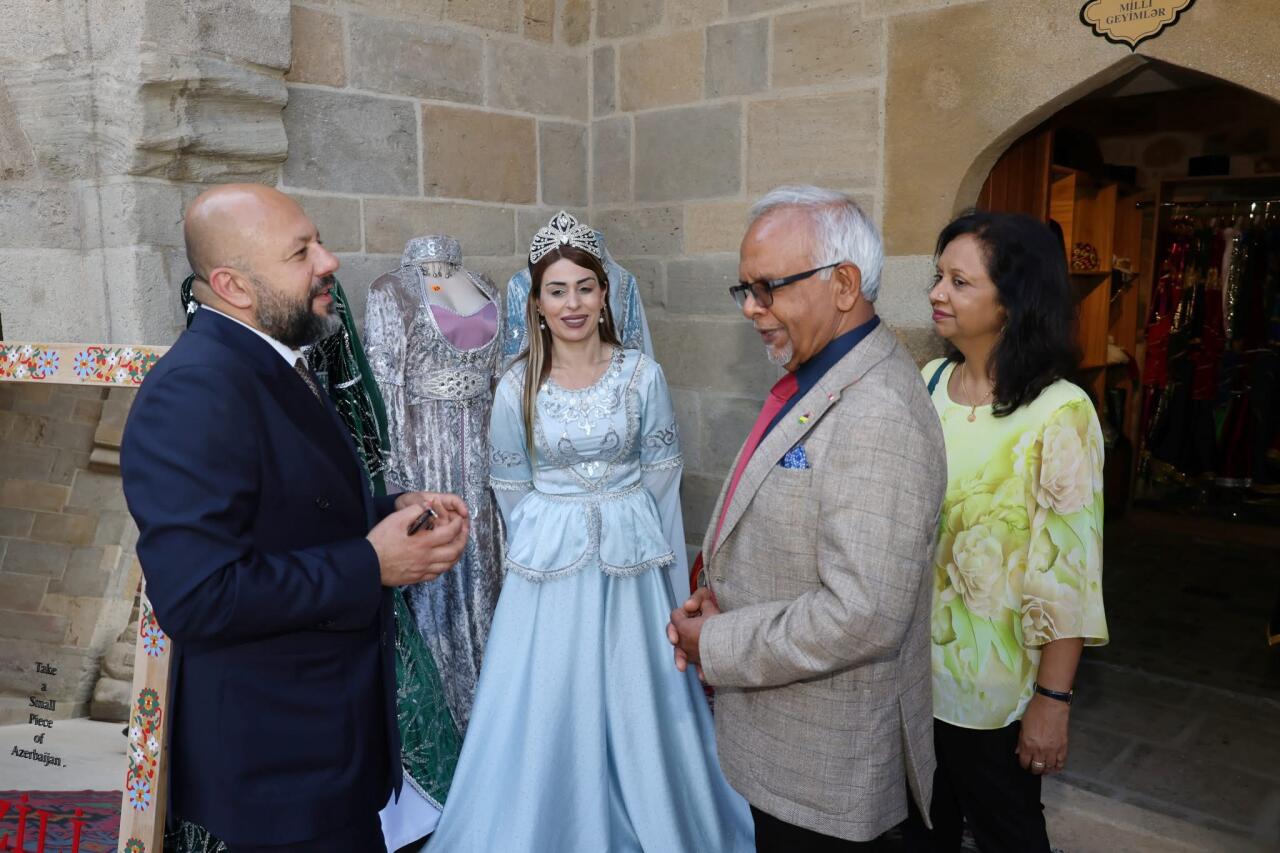 WUF13 çərçivəsində Bakıda olan dünya liderləri və yüksək səviyyəli rəsmilər İçərişəhəri ziyarət ediblər