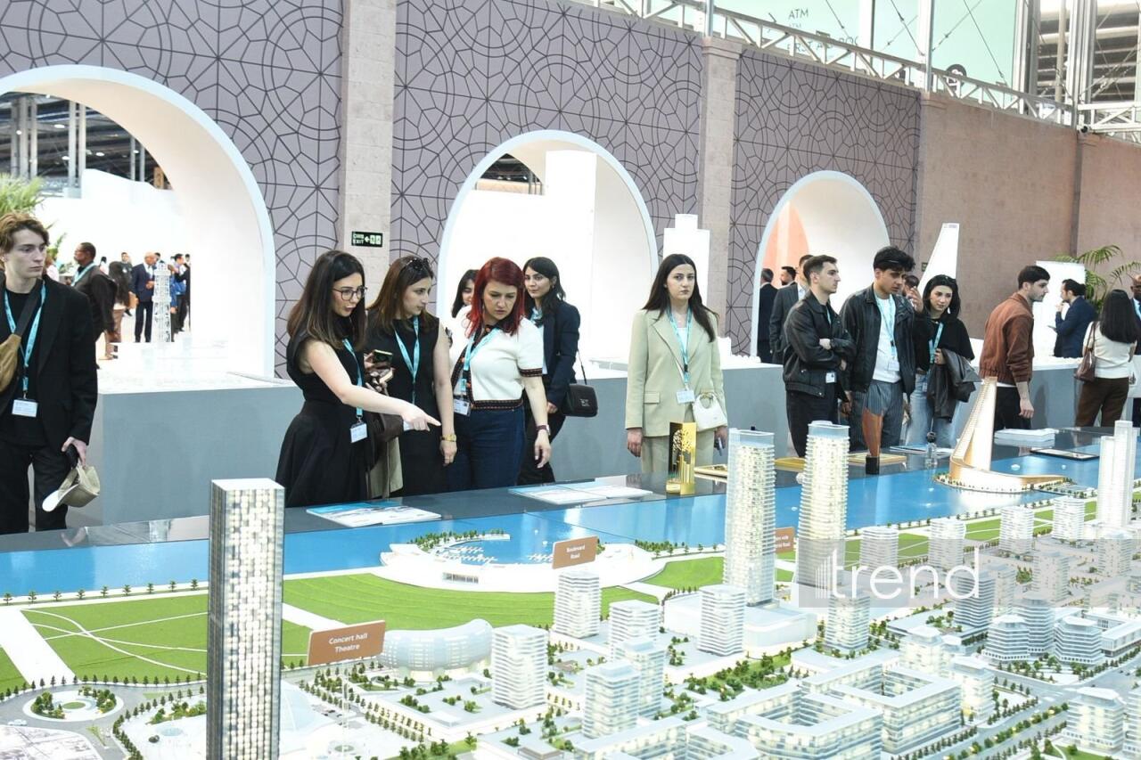 Павильон Baku White City на WUF13 находится в центре внимания иностранных гостей