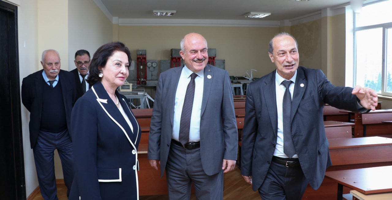 Fələstinin yerli özünüidarəetmə naziri, AzMİU məzunu Sami Hijjawi doğma universitetində