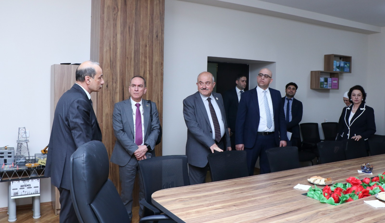 Fələstinin yerli özünüidarəetmə naziri, AzMİU məzunu Sami Hijjawi doğma universitetində