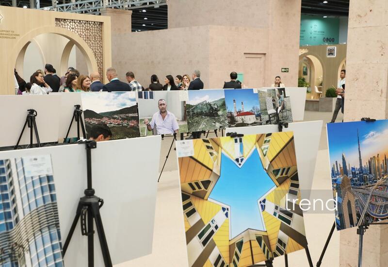 На WUF13 в Баку представлены фотовыставки о городской жизни, минной опасности и урбициде