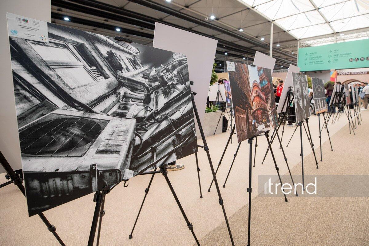 На WUF13 в Баку представлены фотовыставки о городской жизни, минной опасности и урбициде