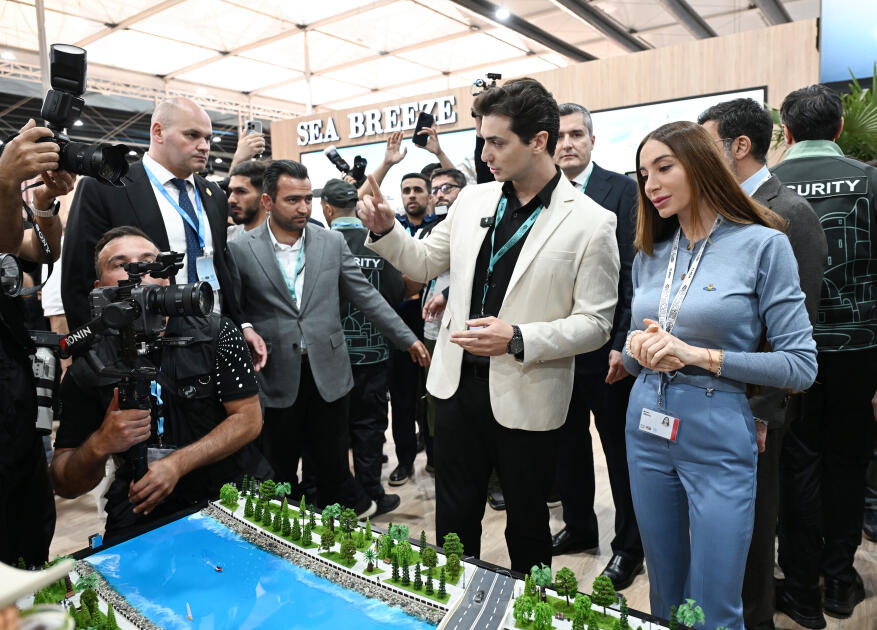 Лейла Алиева и Арзу Алиева ознакомились с выставкой Urban Expo