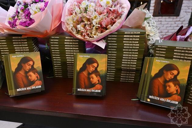 В Баку презентовали книгу Айнур Камилгызы "Möcüzə adlı övladım"