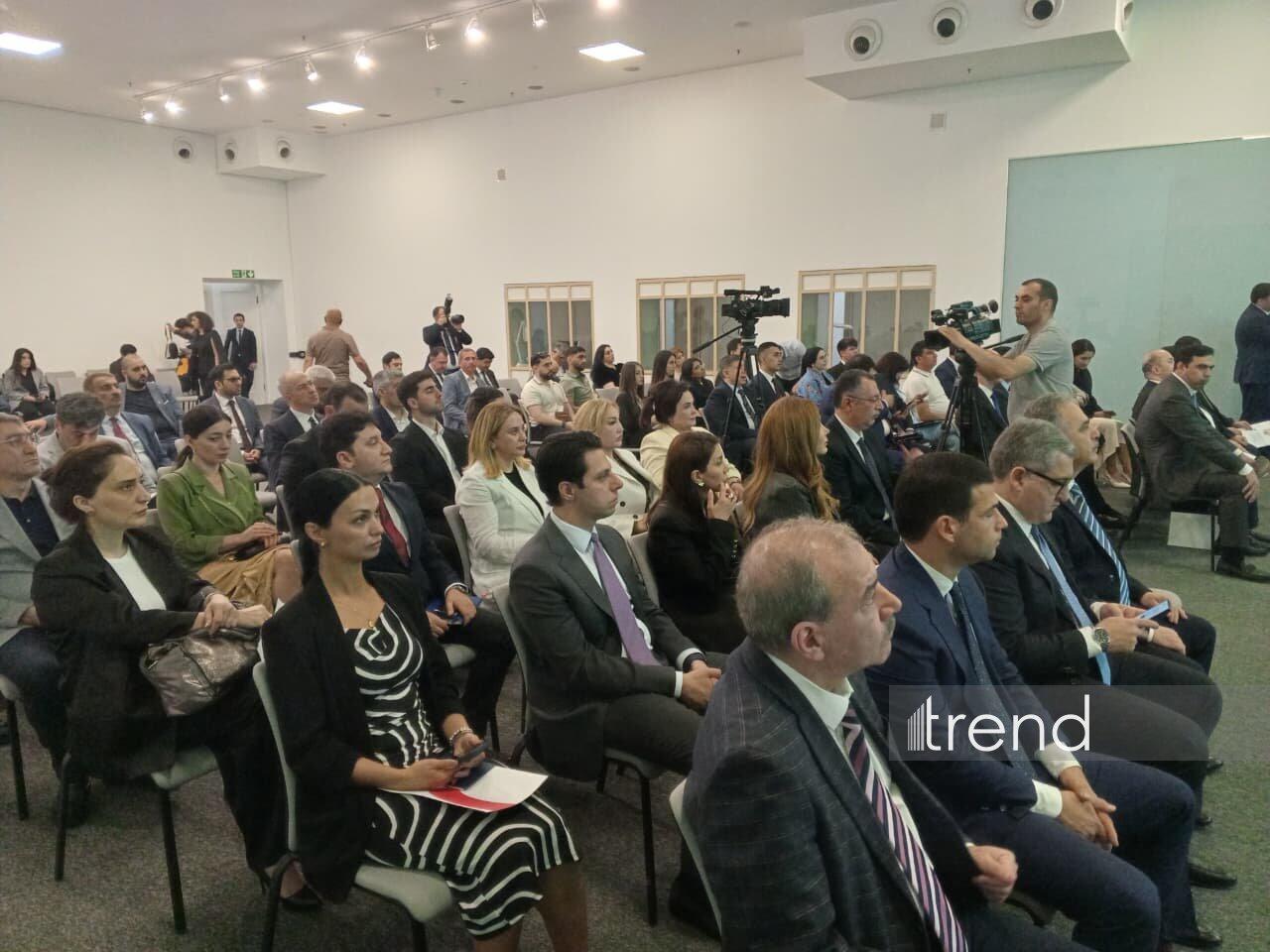 В Баку проходит Азербайджано-таджикистанский бизнес-форум