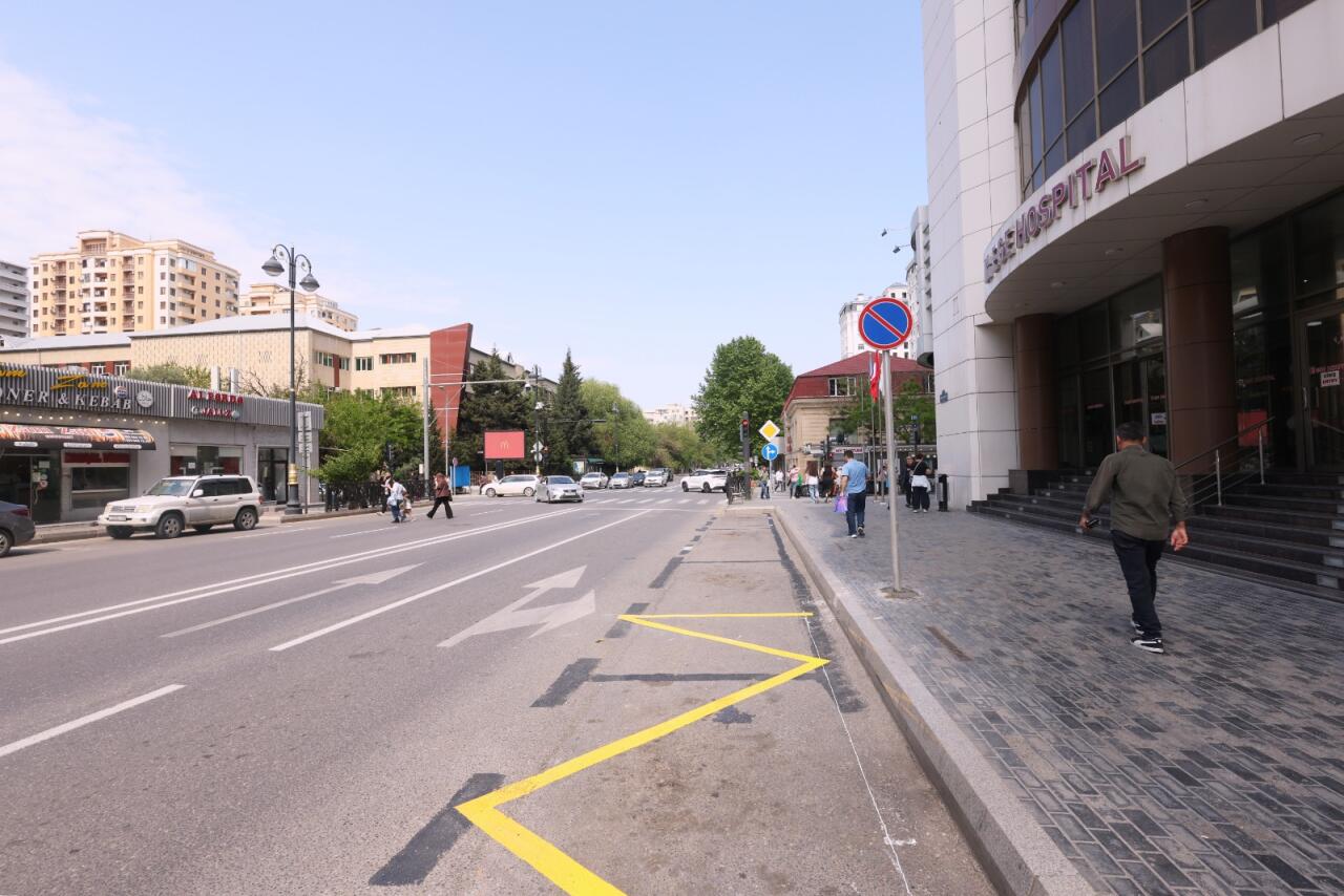 На этой улице в Баку организована зона посадки и высадки