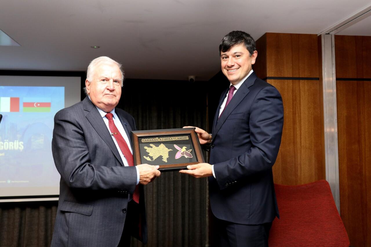 Azərbaycan diasporu Dublində ilk dəfə geniş icma toplantısında bir araya gəlib