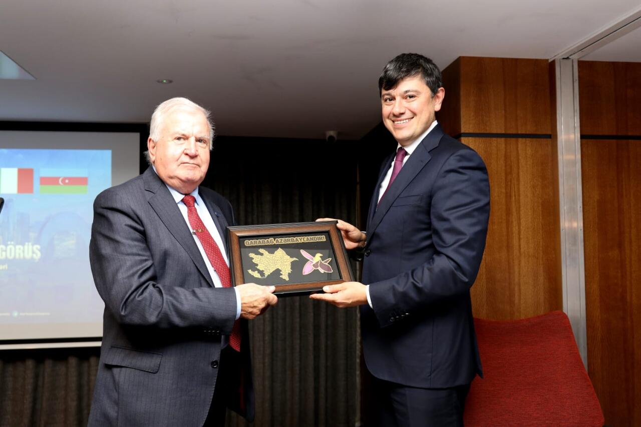 Azərbaycan diasporu Dublində ilk dəfə geniş icma toplantısında bir araya gəlib