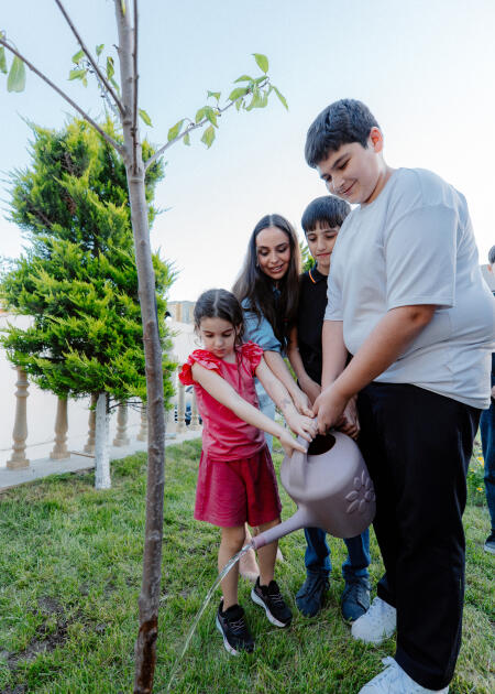 Leyla Əliyeva və Alona Əliyeva Sosial Reabilitasiya Mərkəzini ziyarət ediblər