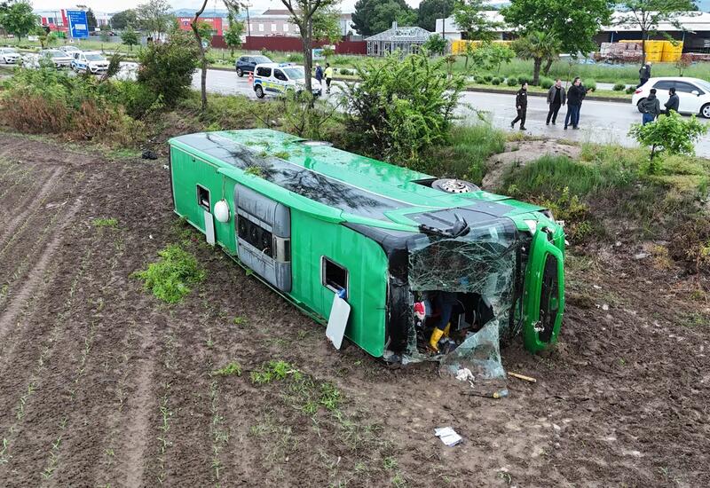 В Турции перевернулся автобус с туристами