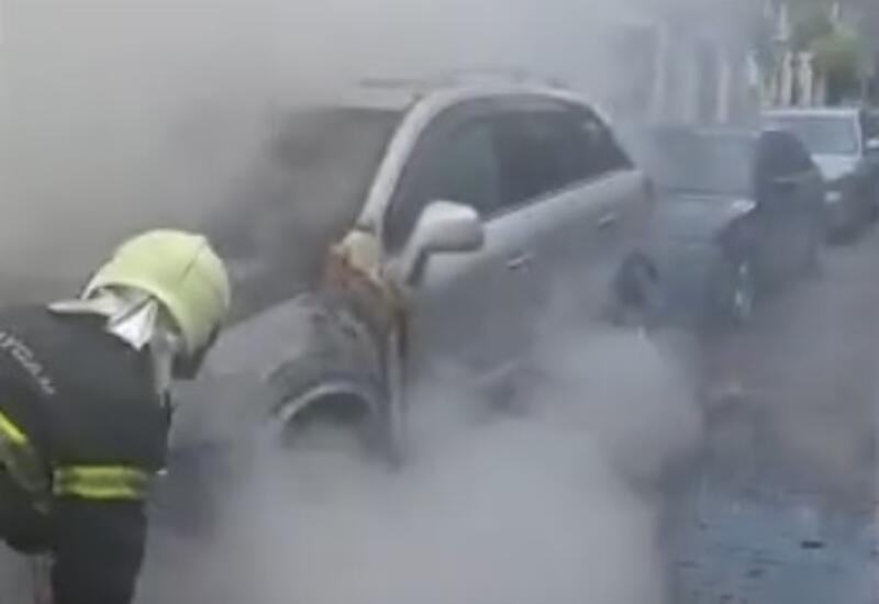 В Баку сгорел автомобиль