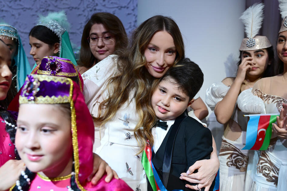 Лейла Алиева и Алена Алиева посмотрели концертную программу, организованную в детском музыкально-художественном центре SƏNƏT