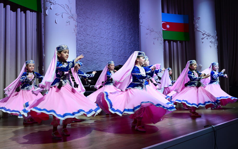 Лейла Алиева и Алена Алиева посмотрели концертную программу, организованную в детском музыкально-художественном центре SƏNƏT