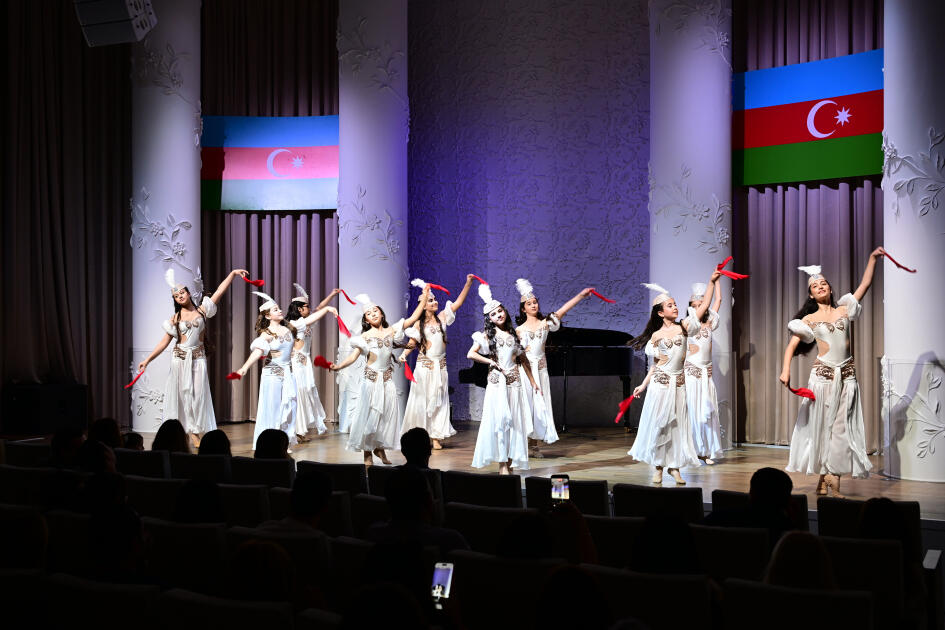 Лейла Алиева и Алена Алиева посмотрели концертную программу, организованную в детском музыкально-художественном центре SƏNƏT