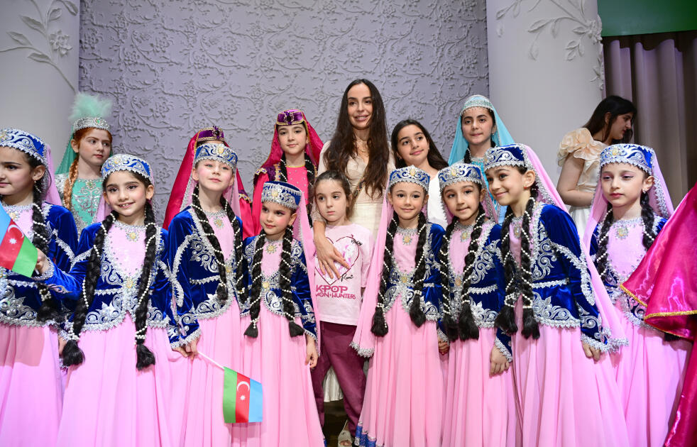 Лейла Алиева и Алена Алиева посмотрели концертную программу, организованную в детском музыкально-художественном центре SƏNƏT