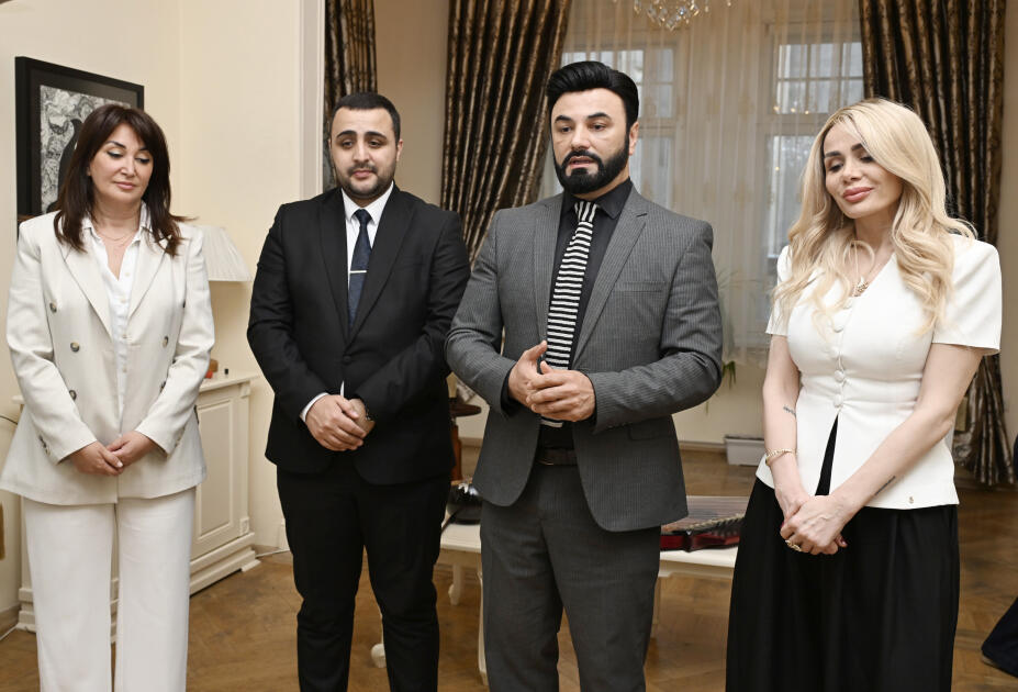 Алена Алиева приняла участие в благотворительном мастер-классе для детей в Центре творчества Максуда Ибрагимбекова