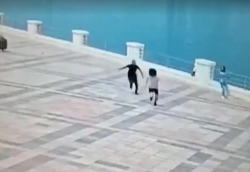Мужчина с ножом домогался женщины на бульваре