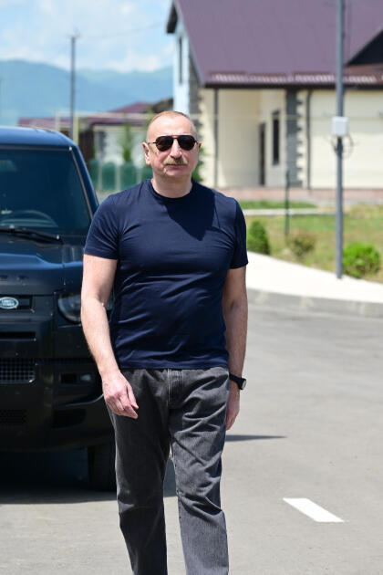 Prezident İlham Əliyev Xocalıda hərbi qulluqçular üçün nəzərdə tutulan fərdi evlərdə yaradılmış şəraitlə tanış olub