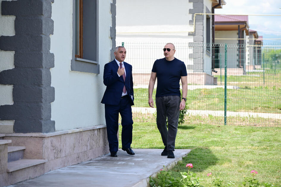 Prezident İlham Əliyev Xocalıda hərbi qulluqçular üçün nəzərdə tutulan fərdi evlərdə yaradılmış şəraitlə tanış olub