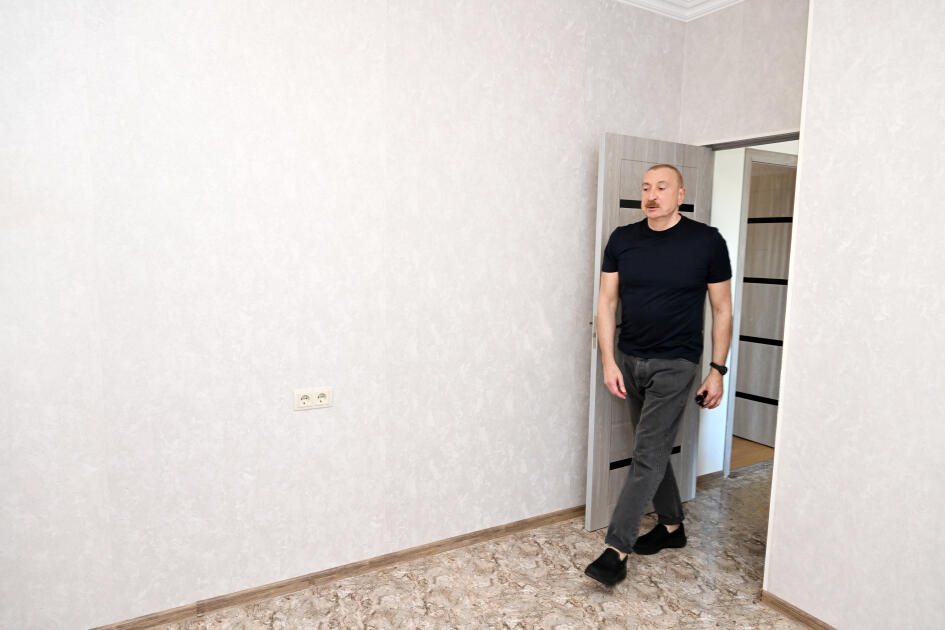 Prezident İlham Əliyev Xocalıda hərbi qulluqçular üçün nəzərdə tutulan fərdi evlərdə yaradılmış şəraitlə tanış olub