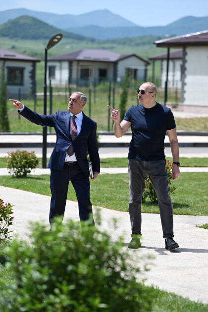 Prezident İlham Əliyev Xocalıda hərbi qulluqçular üçün nəzərdə tutulan fərdi evlərdə yaradılmış şəraitlə tanış olub