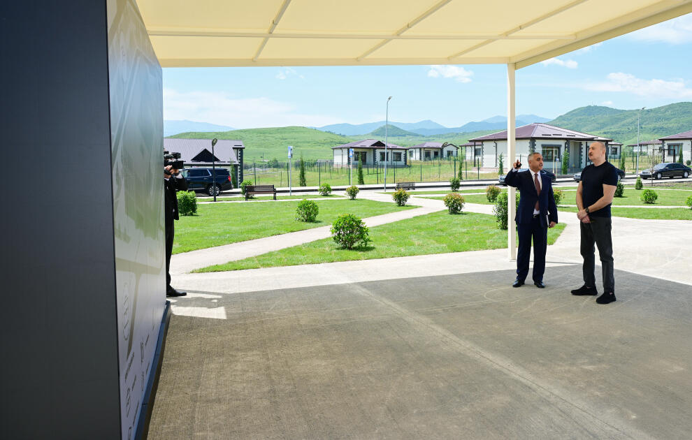 Prezident İlham Əliyev Xocalıda hərbi qulluqçular üçün nəzərdə tutulan fərdi evlərdə yaradılmış şəraitlə tanış olub