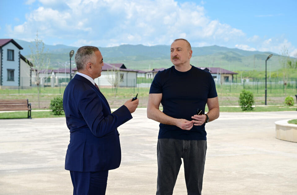 Prezident İlham Əliyev Xocalıda hərbi qulluqçular üçün nəzərdə tutulan fərdi evlərdə yaradılmış şəraitlə tanış olub