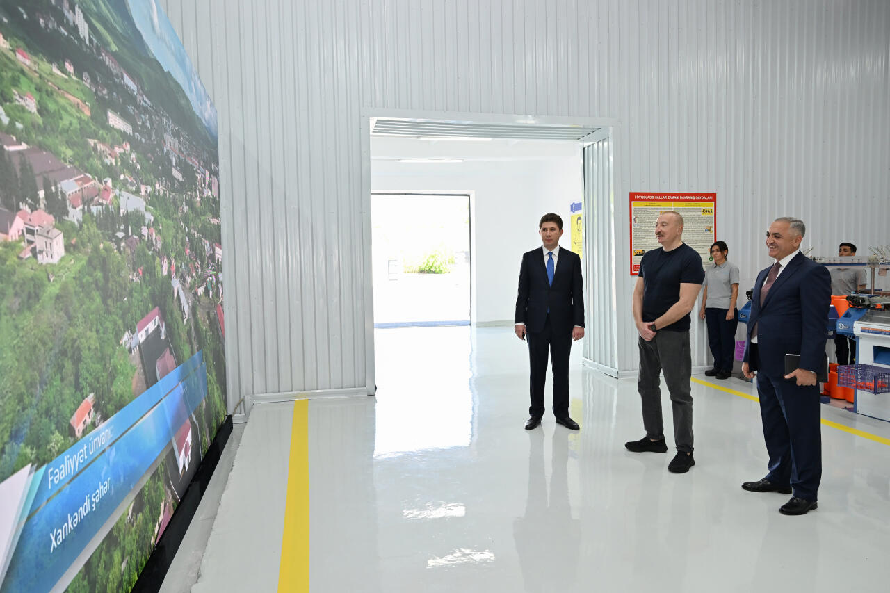 Prezident İlham Əliyev Xankəndidə iş əlcəkləri istehsalı müəssisəsinin açılışında iştirak edib