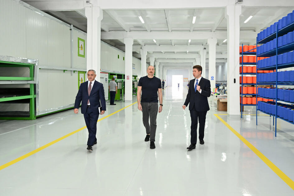 Prezident İlham Əliyev Xankəndidə iş əlcəkləri istehsalı müəssisəsinin açılışında iştirak edib