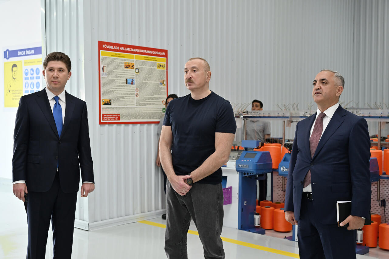 Prezident İlham Əliyev Xankəndidə iş əlcəkləri istehsalı müəssisəsinin açılışında iştirak edib