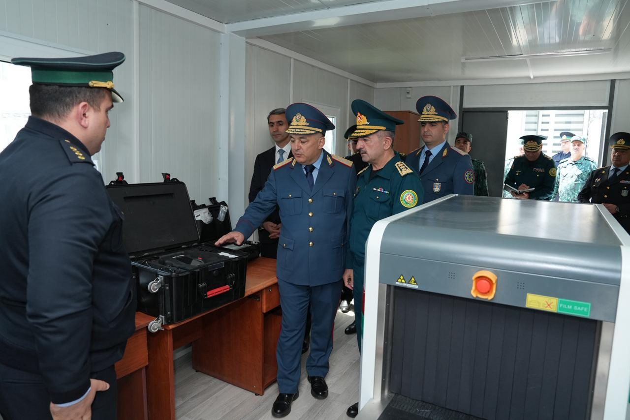 В поездах Баку-Тбилиси проверили организацию погранконтроля