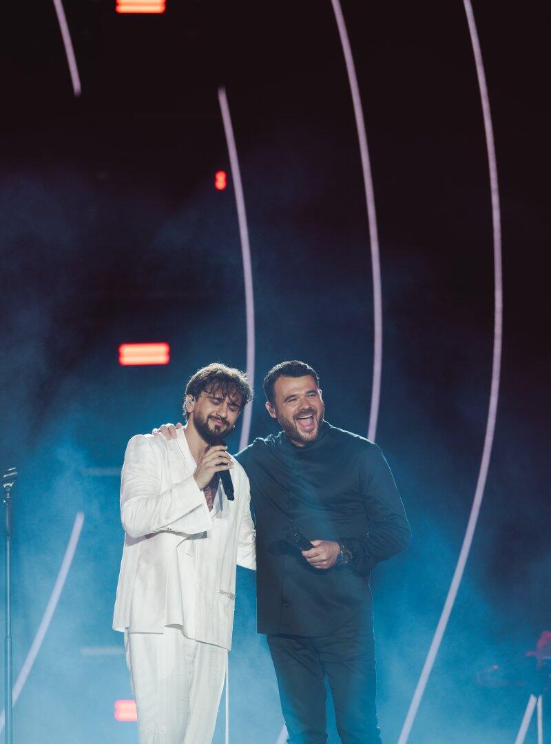 Emin и Jony выпустили английскую версию хита "Камин"