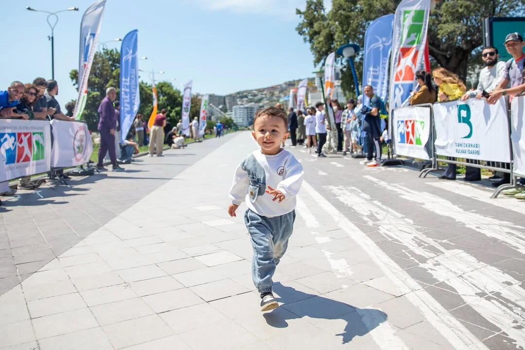В Баку прошел детский спортивный фестиваль по легкой атлетике KidsRunFest