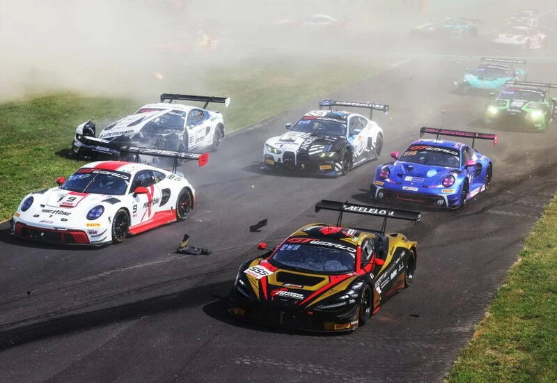 Массовая авария на GT World Challenge
