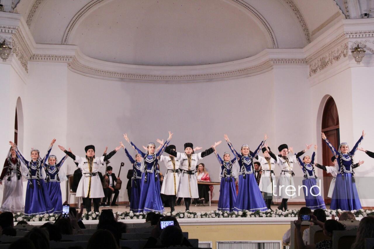 В Баку открылся I Международный музыкальный фестиваль "Мир детей"