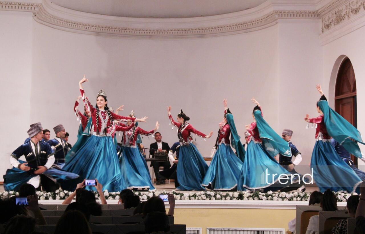В Баку открылся I Международный музыкальный фестиваль "Мир детей"