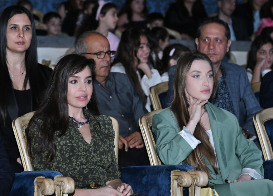 Leyla Əliyeva və Alona Əliyeva Akademik Musiqili Teatrda “Balaca şahzadə” əsəri əsasında hazırlanmış eyniadlı tamaşanı izləyiblər