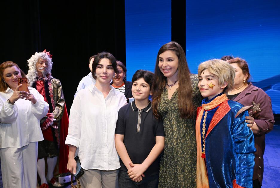 Leyla Əliyeva və Alona Əliyeva Akademik Musiqili Teatrda “Balaca şahzadə” əsəri əsasında hazırlanmış eyniadlı tamaşanı izləyiblər