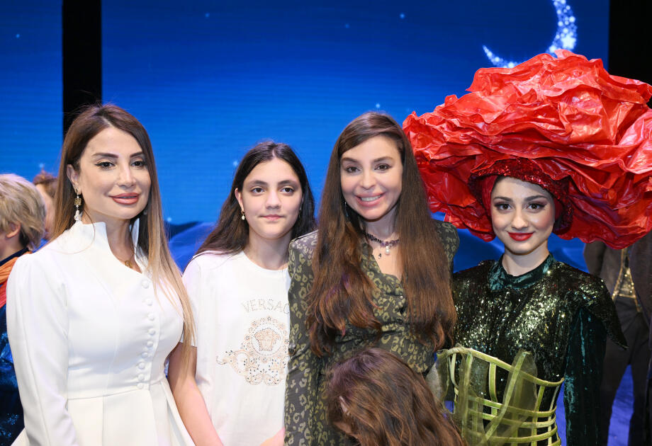 Leyla Əliyeva və Alona Əliyeva Akademik Musiqili Teatrda “Balaca şahzadə” əsəri əsasında hazırlanmış eyniadlı tamaşanı izləyiblər