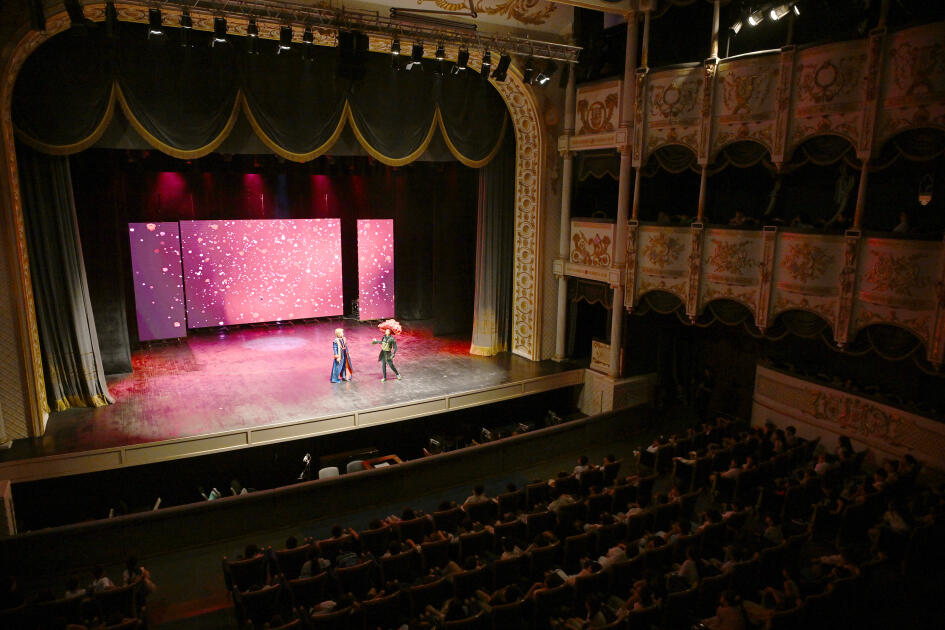Leyla Əliyeva və Alona Əliyeva Akademik Musiqili Teatrda “Balaca şahzadə” əsəri əsasında hazırlanmış eyniadlı tamaşanı izləyiblər