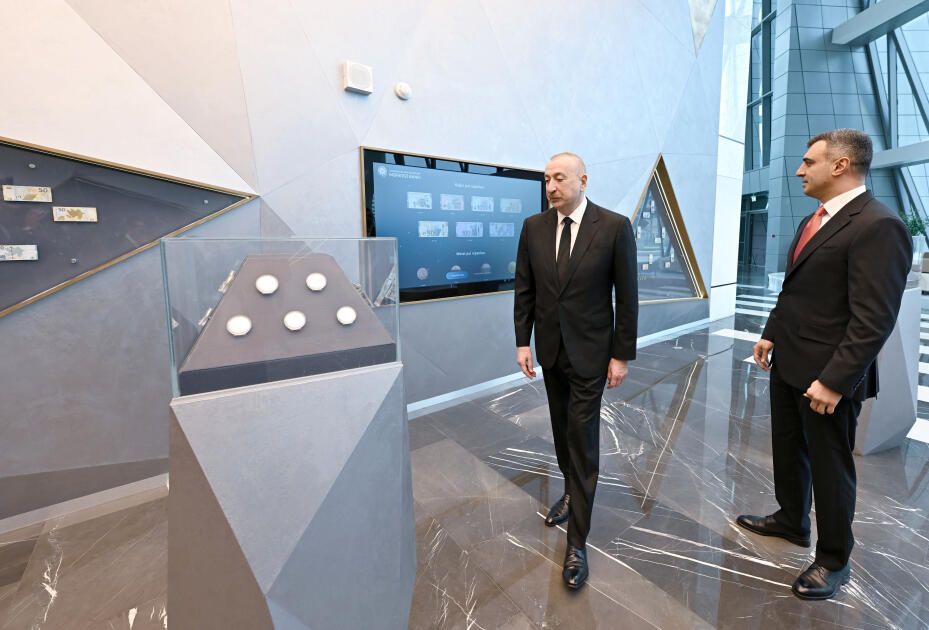 Президент Ильхам Алиев принял участие в открытии нового здания Центрального банка