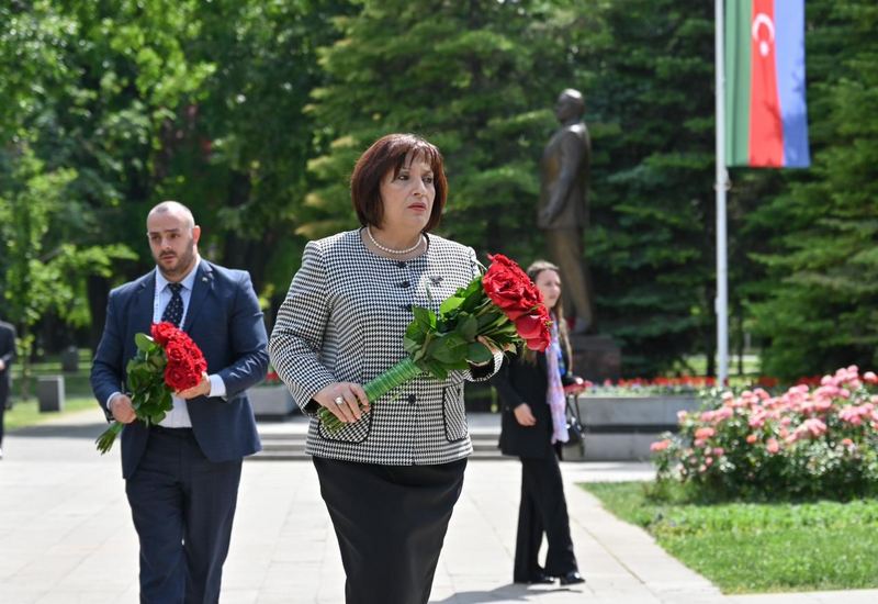 Milli Məclisin sədri Belqradda Ümummilli Lider Heydər Əliyevin abidəsini ziyarət edib
