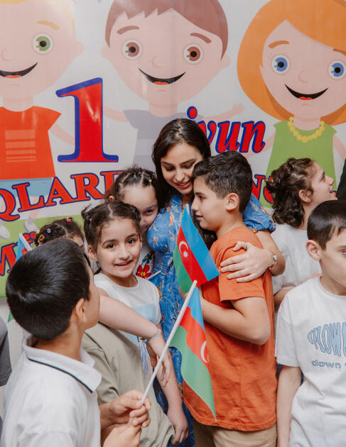 Leyla Əliyeva və Arzu Əliyeva 11 nömrəli inteqrasiya təlimli internat tipli ümumtəhsil məktəbində olublar
