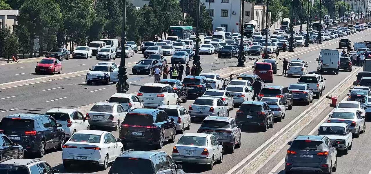 ДТП в центре Баку привело к заторам