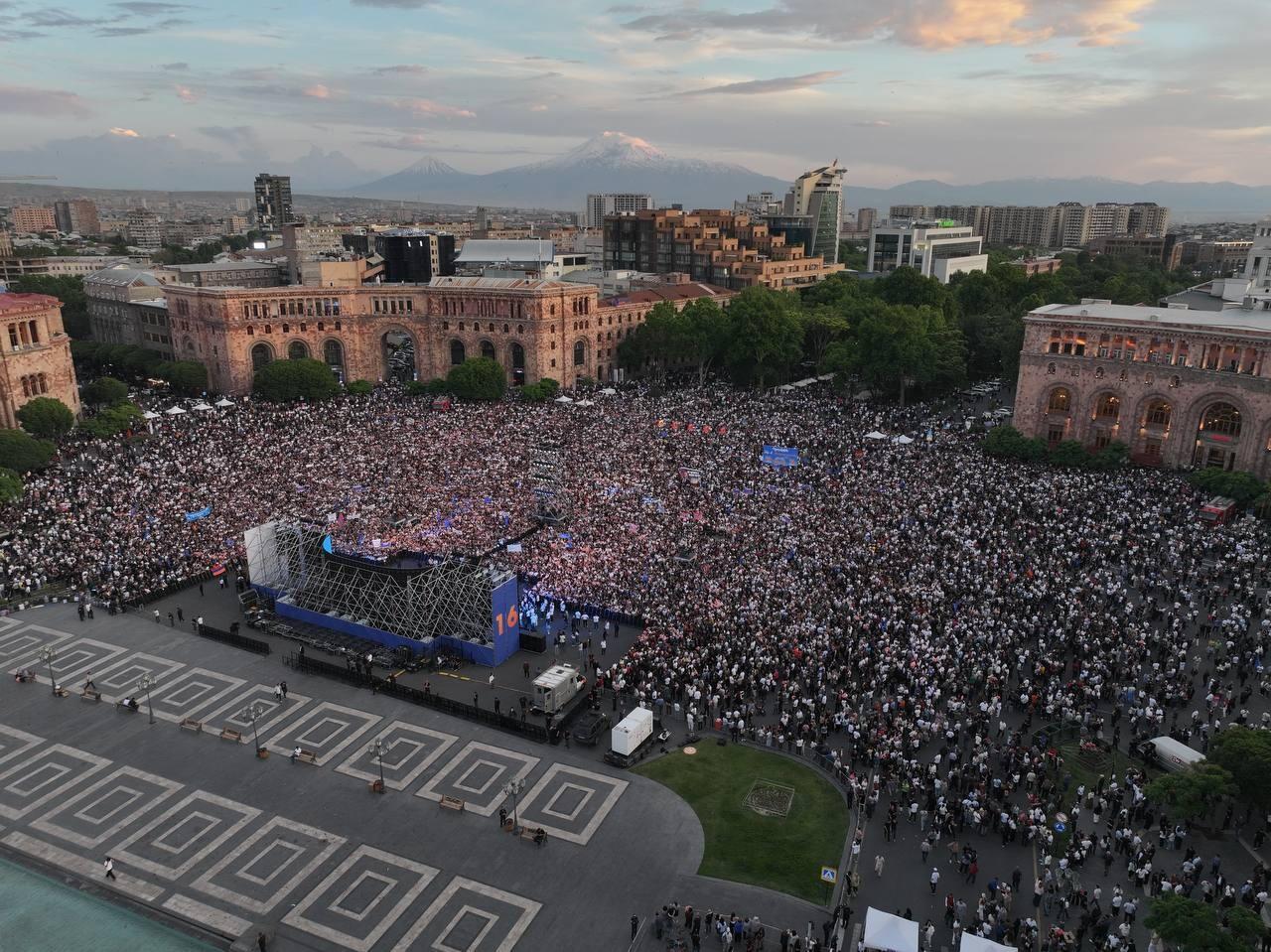 В Ереване проходит митинг правящей партии