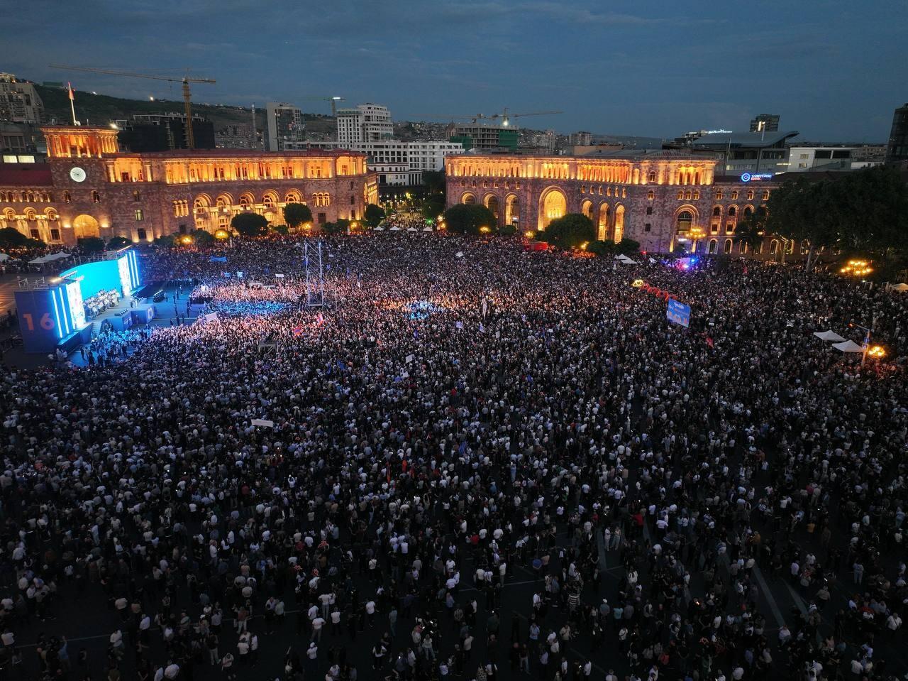 В Ереване проходит митинг правящей партии