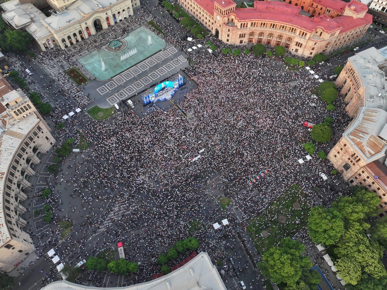 В Ереване проходит митинг правящей партии