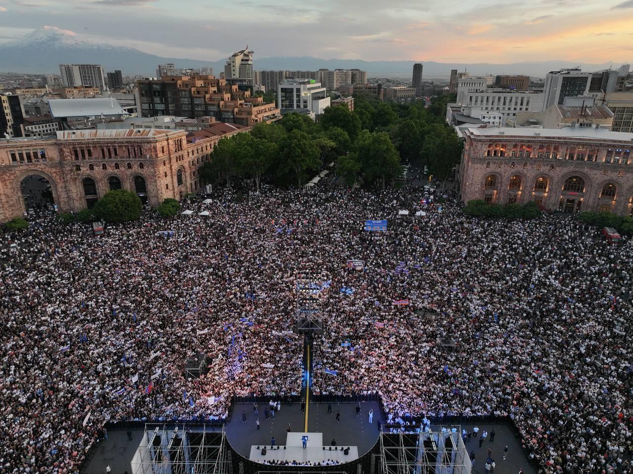 В Ереване проходит митинг правящей партии
