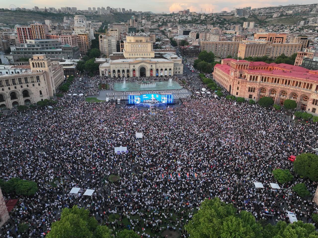 В Ереване проходит митинг правящей партии
